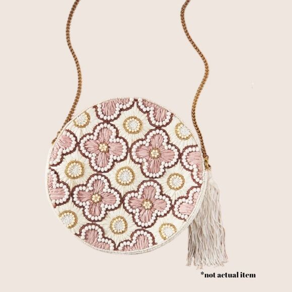 🐚 ANTHRO UNDER THE SEA SEASHELL BEADED CIRCLE POUCH CREAM HANDBAG PURSE NWT - Picture 1 of 6